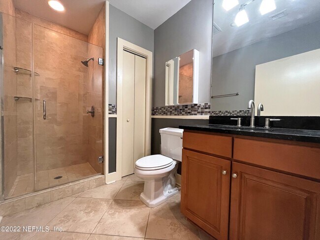 Building Photo - 1661 Riverside Ave