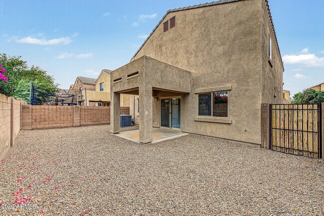 Building Photo - 6135 E Paradise Ln