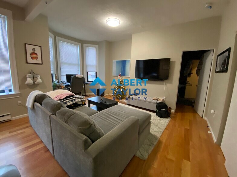 Building Photo - 24 Isabella St