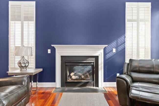 Building Photo - Beautiful Home just minutes from Mountain Island lake