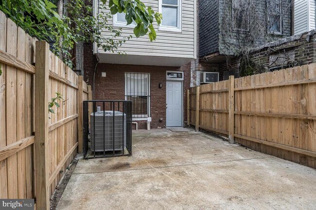 Building Photo - 1684 Darley Ave