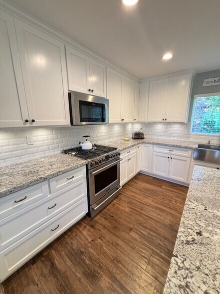 Building Photo - 13758 Lakeview Ct