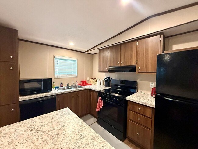 Building Photo - 124 County Rd 3439