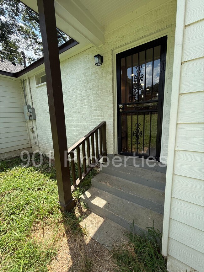 Building Photo - 1096 McEvers Rd