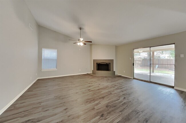 Building Photo - 31 S White Pebble Ct