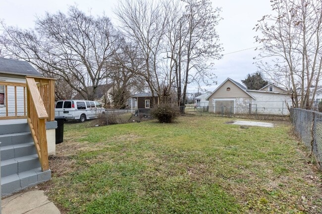 Building Photo - 4102 Sunset Ave