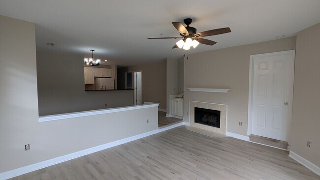 Building Photo - Three Bedroom Waterfront Condo Mooresville