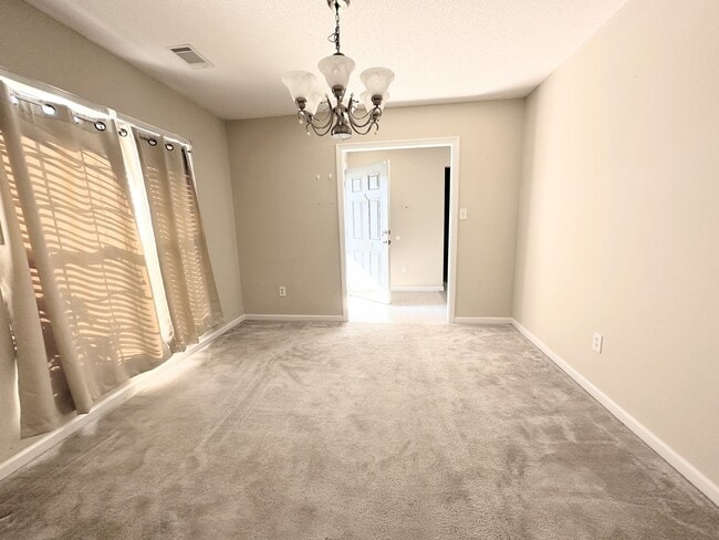 Building Photo - 4303 Pineview Ln