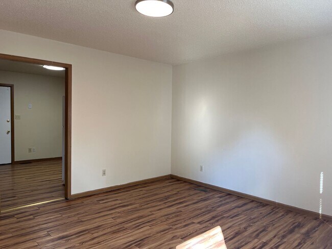 Building Photo - 1426 N La Fontaine Ave