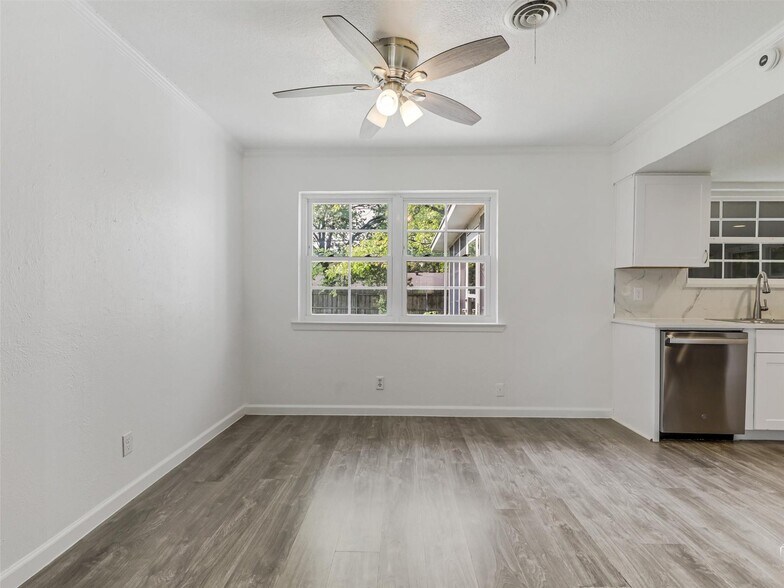 Building Photo - 2976 Cameo Ln