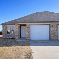 Building Photo - 506 Primrose Dr