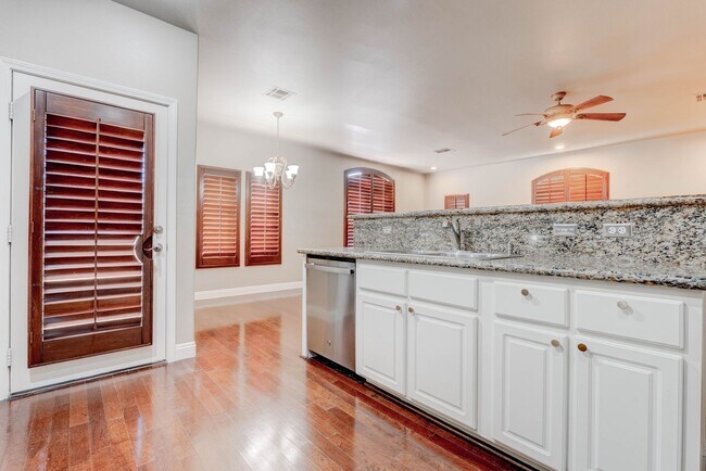 Building Photo - 10001 Crimson Palisades Pl