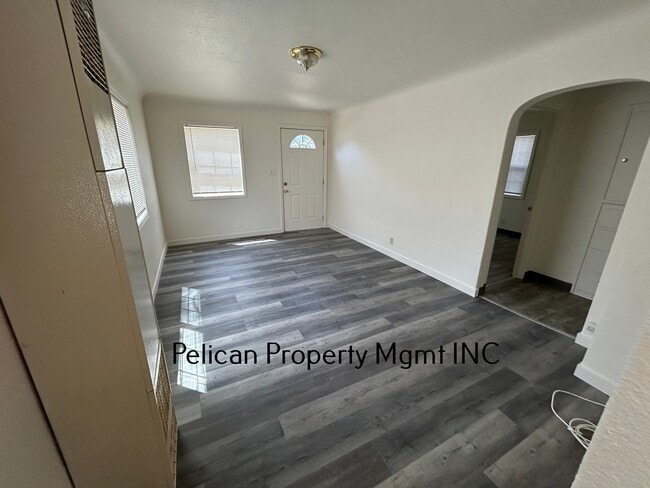 Building Photo - 2125 Orchard Ave