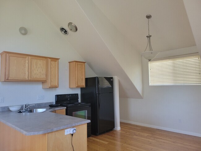 Building Photo - 1658 NE Foothill Blvd