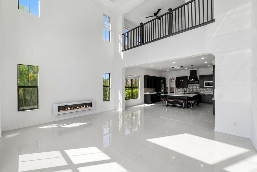 Building Photo - 9065 Watercrest Cir E