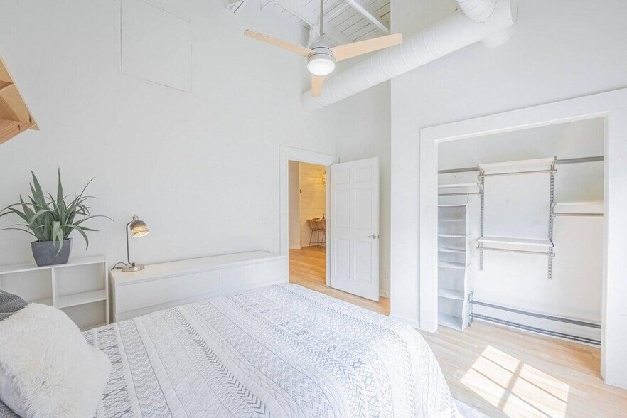 Building Photo - 269 N Hull St