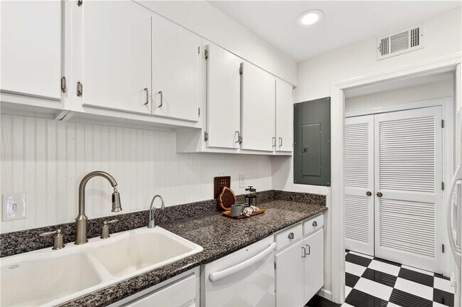 Building Photo - 15 Prescott Walk NE