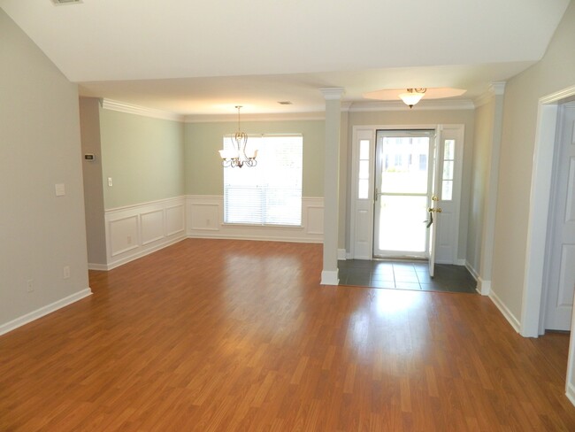 Building Photo - 1099 Maple Ridge Ct