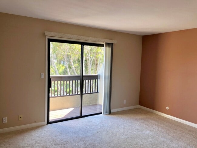 Building Photo - 2 bedroom, 2 story Mission Valley Townhouse with garage