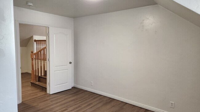 Building Photo - 773 S 400 E