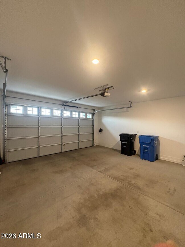 Building Photo - 1533 W Carmen St