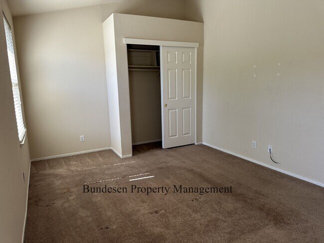 Building Photo - 913 Radcliff Dr