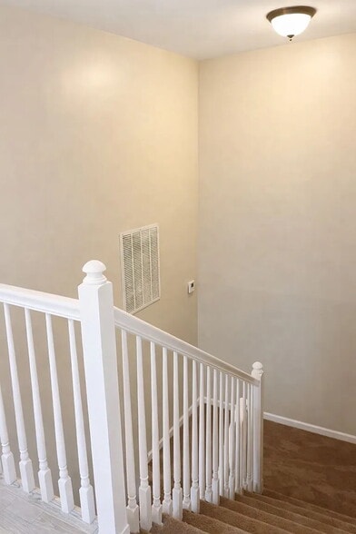 Building Photo - 420 SE 18th Ct