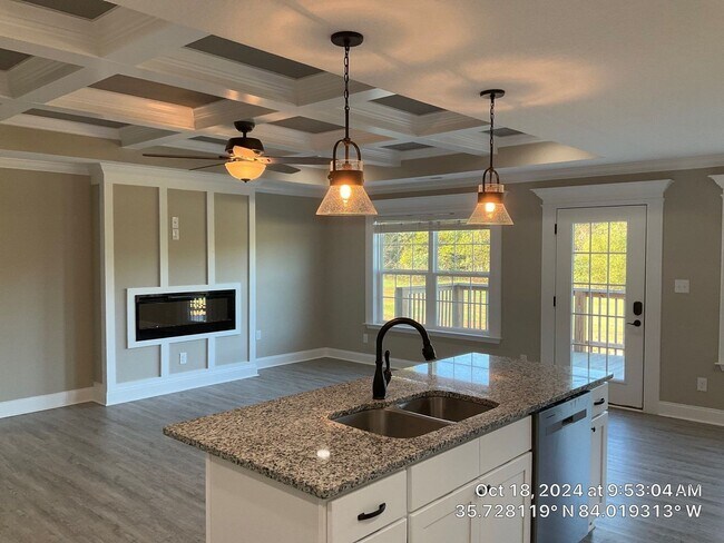 Building Photo - One Year Old - 3 Bedroom House