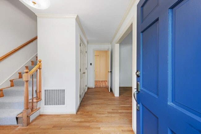 Building Photo - 2401 Scarsborough Dr