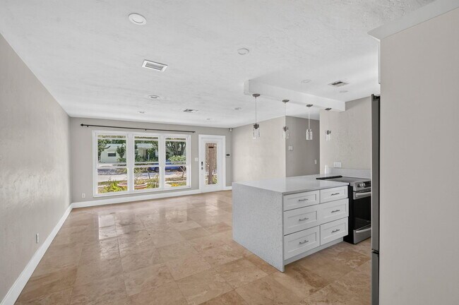 Building Photo - 907 Wright Dr