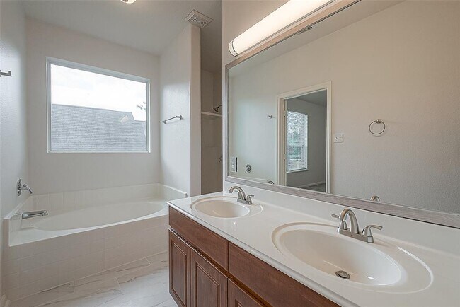 Building Photo - 988 Arbor Crossing
