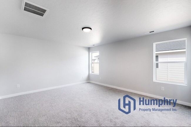 Building Photo - 4 bedroom, 2 bathroom, 2 car garage.