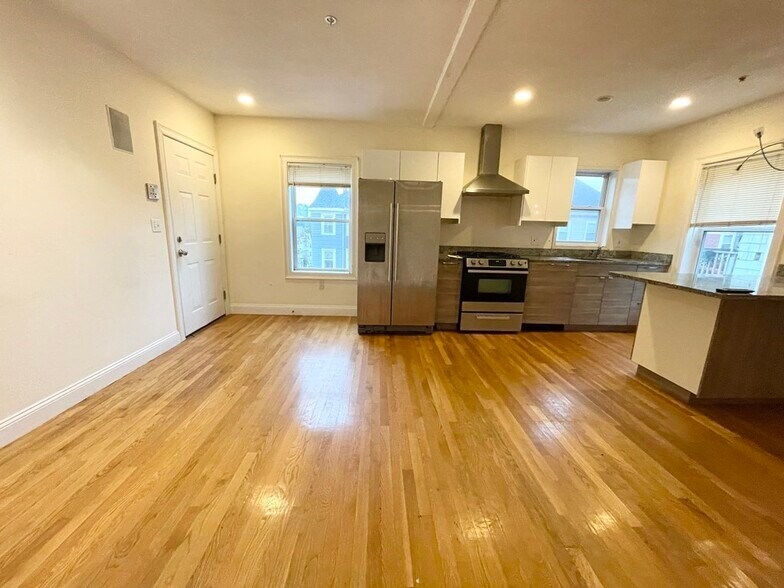 Primary Photo - 128 Hillside St