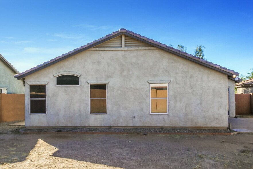 Building Photo - 1355 S 80th St