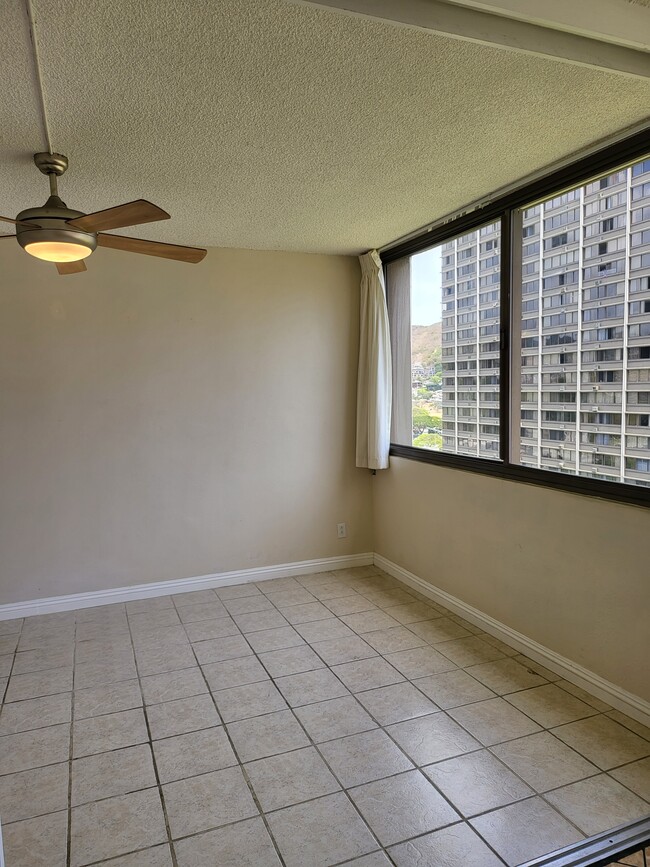 Bedroom with ceiling fan. - 1255 Nuuanu Ave