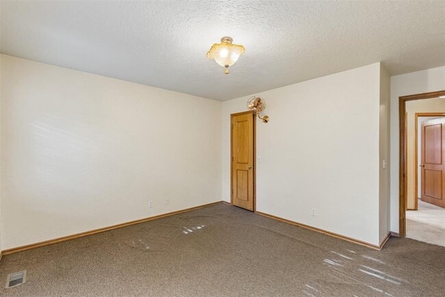 Building Photo - 1820 Chelsea Dr