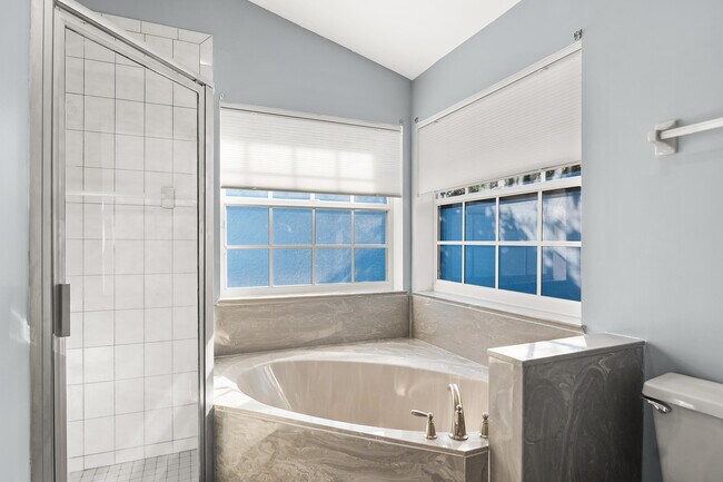 Building Photo - 922 Jackson Way