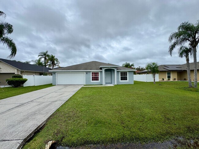 Building Photo - 4 Bedroom 2 Bath Home in Poinciana Village 3