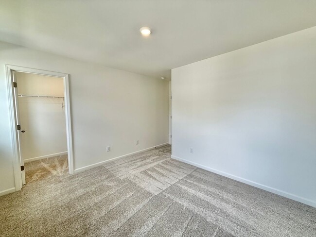 Building Photo - Stunning New Construction 3BD, 2.5BA End U...