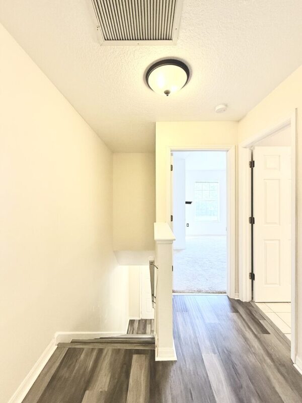 Building Photo - 13706 Forest Lake Dr