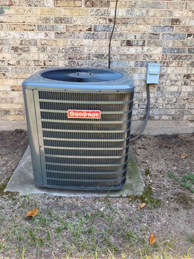 Building Photo - 1017-1019 Mullins Street