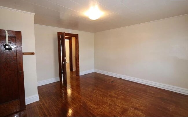 Building Photo - 2667 Chesterfield Ave