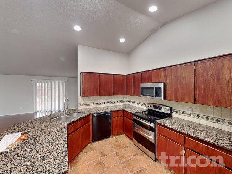 Building Photo - 16312 NE 12th St