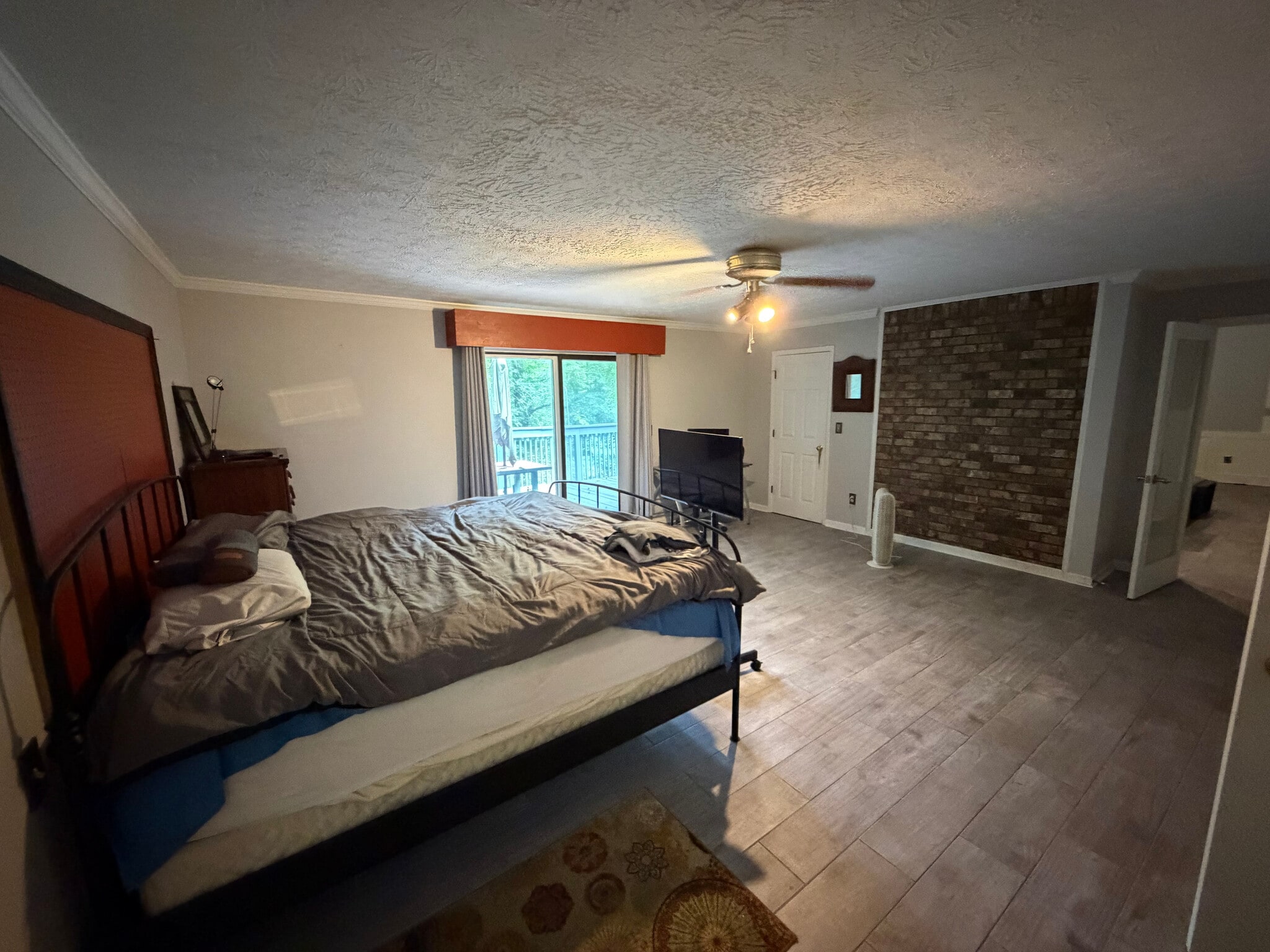 Building Photo - Room in House on Lilburn Stone Mountain Rd