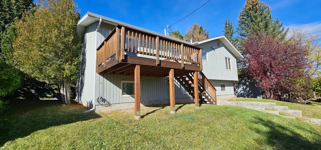 Building Photo - Newly Renovated 3Bed/2Bath Home Now Availa...