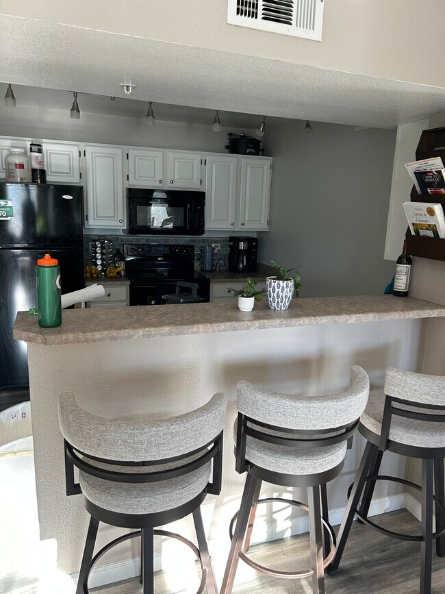 Kitchen counter - 12770 Ironstone Way