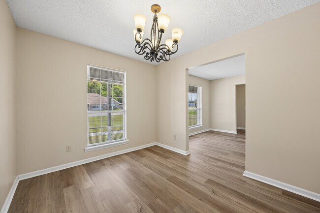 Building Photo - 972 Birchfield Dr