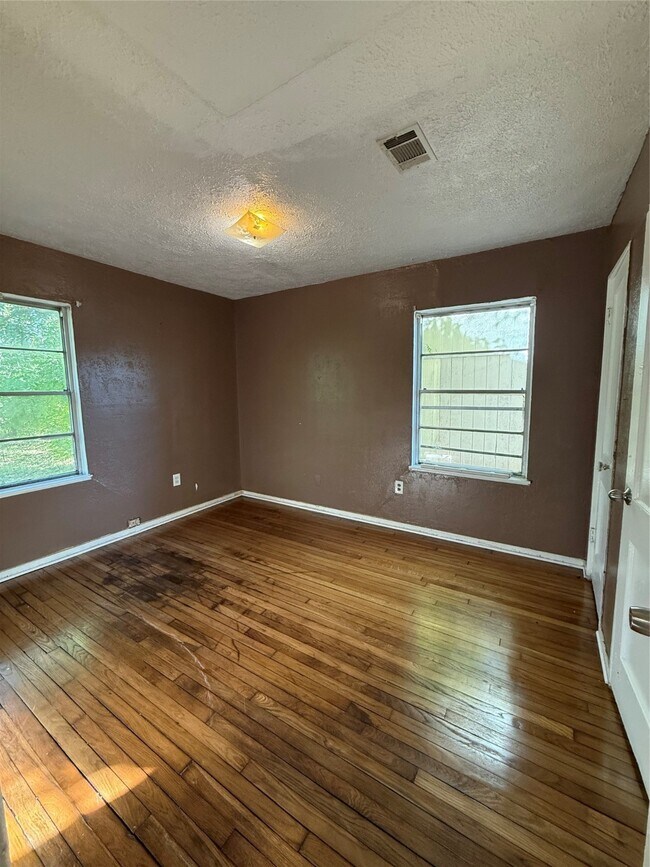 Building Photo - 5215 Bellfort Ave