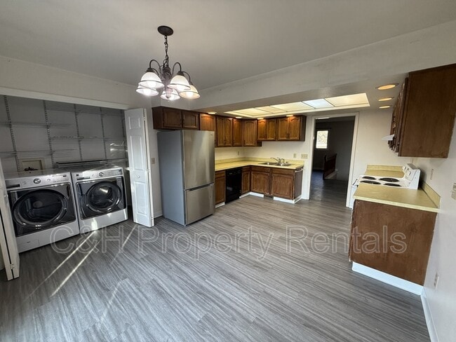 Building Photo - 2314 Rosebud Dr