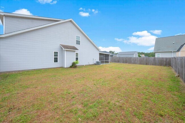 Building Photo - Spacious 5-Bedroom Home with Screened Patio & Private Fenced Yard in Guyton